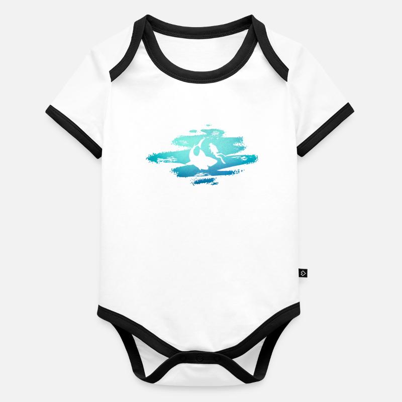 Requin dans l'océan avec des plongeurs, grand requin-marteau requin blanc Body Bébé bio contrasté manches courtes