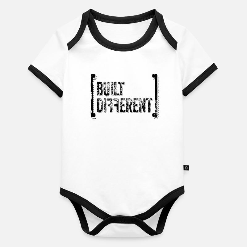 Built Different – Trend Statement Typo Spruch Baby Bio-Kurzarm-Kontrastbody