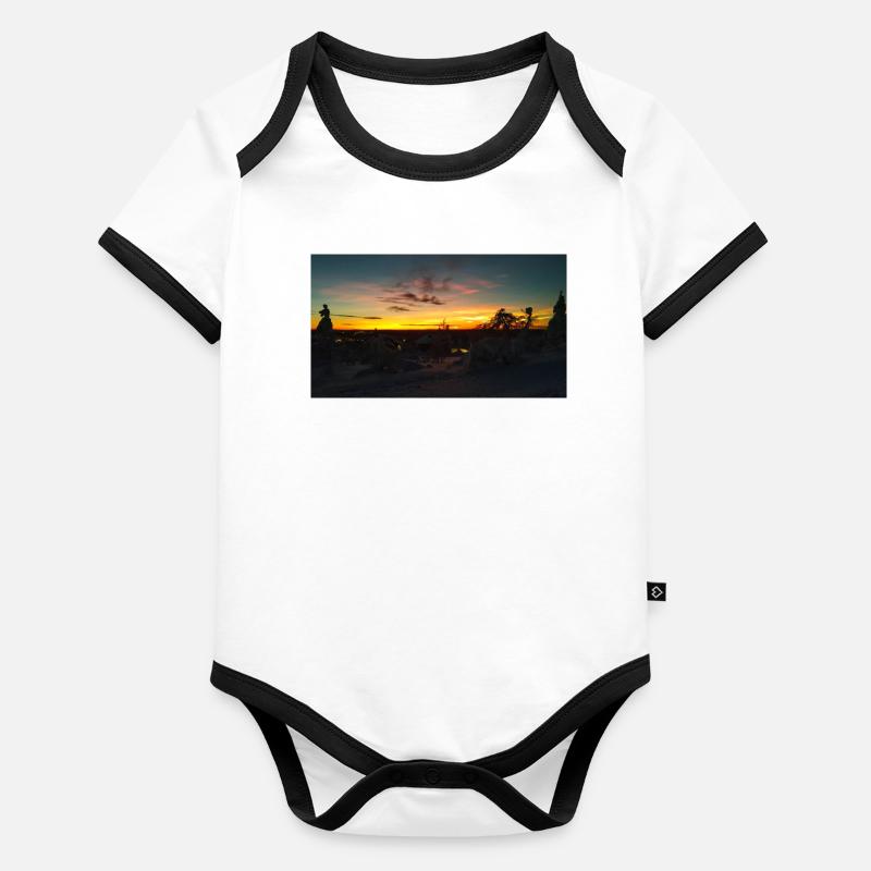 Coucher de soleil dans un paysage enneigé Body Bébé bio contrasté manches courtes