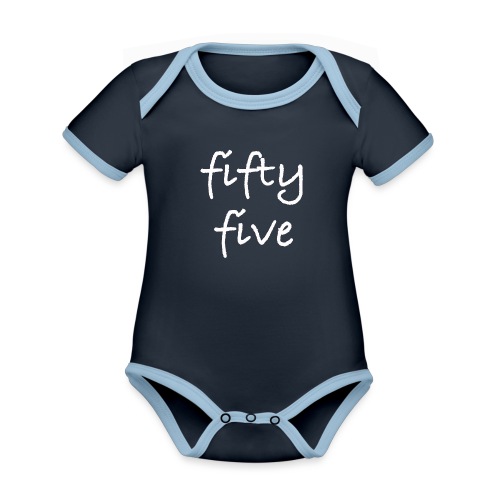 Fiftyfive -teksti valkoisena kahdessa rivissä - Vauvan kontrastivärinen, lyhythihainen luomu-body