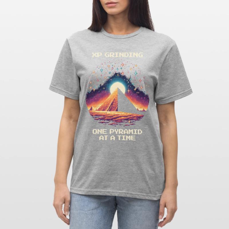 XP Grind : Pyramide par Pyramide | RPG Égypte T-shirt polycoton Unisexe