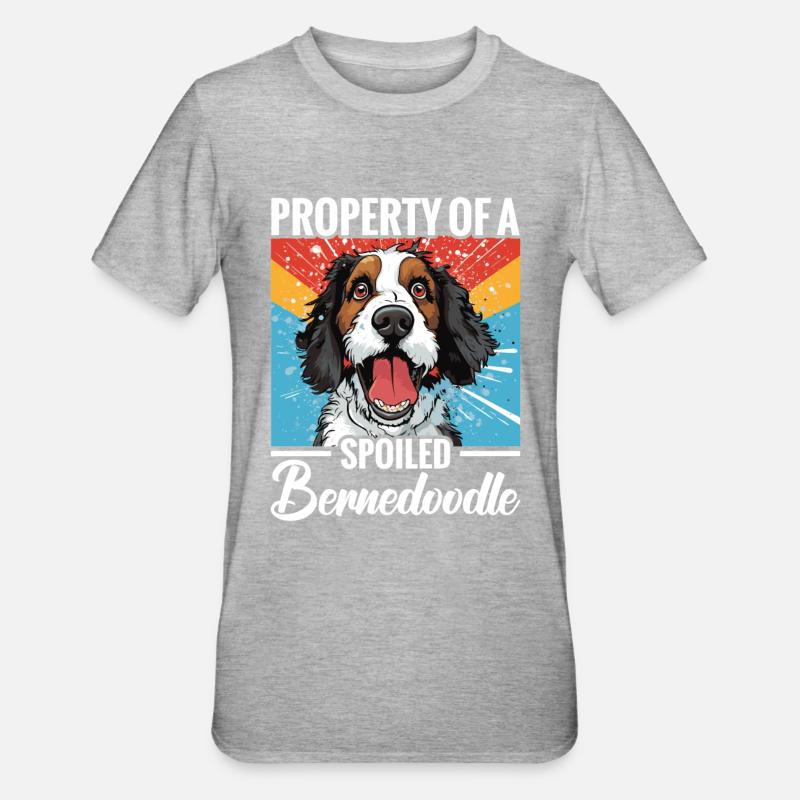 Propriété d’un Bernedoodle gâté - T-shirt polycoton Unisexe - gris chiné