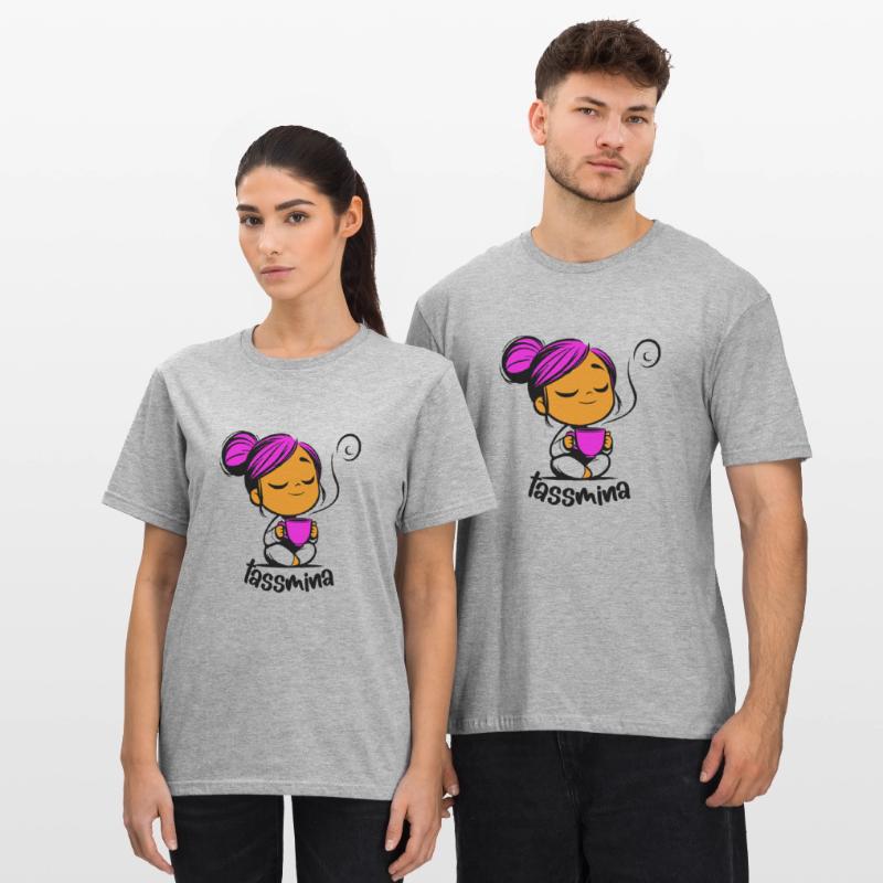 Tassmina enspannt mit einer Tasse Tee oder Kaffee Unisex Polycotton T-Shirt
