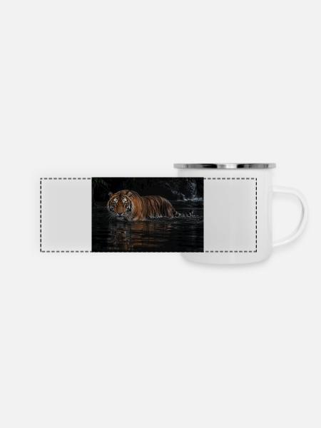 Tiger im schwarzen Wasser - Panorama Emaille-Tasse - Weiß