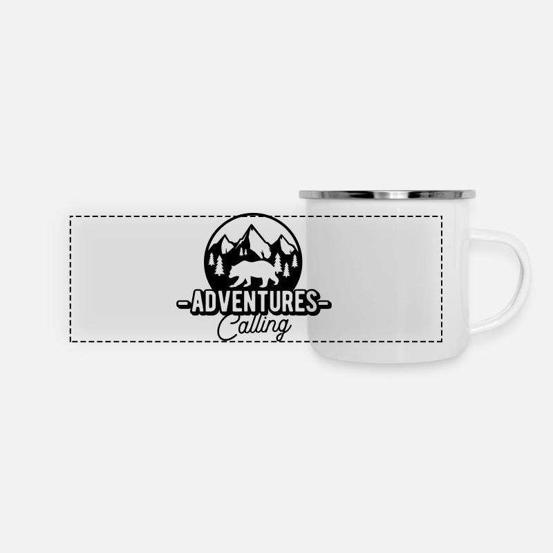 Adventures Calling, Abenteuer Natur, Camping - Panorama Emaille-Tasse - Weiß