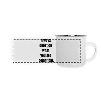 Hinterfragen Sie immer, was Ihnen gesagt wird, schwarzer Text - Panorama Emaille-Tasse - Weiß - Vorne