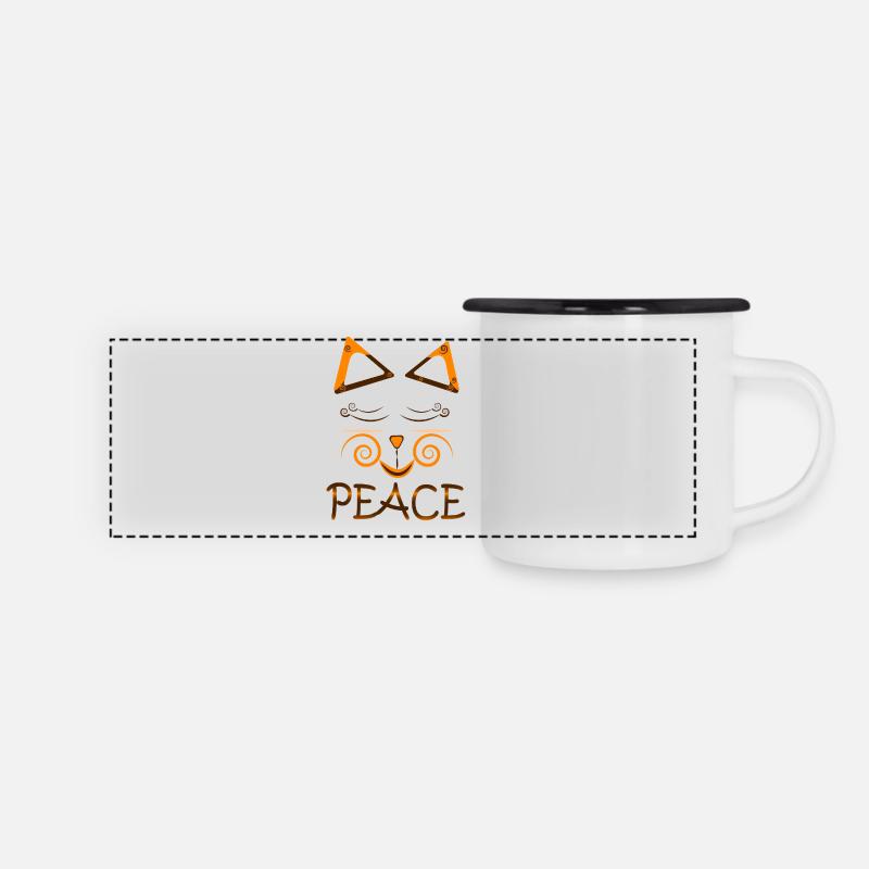 Peace Cat – Süßes Katzendesign mit Spiralaugen - Panorama Emaille-Tasse - Weiß/Schwarz
