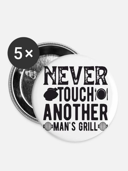 Never touch another Man´s Grill - Buttons klein 25 mm (5er Pack) - Weiß