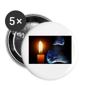 Eine Kerze, die über einem unbekannten Land leuchtet. - Buttons klein 25 mm (5er Pack) - Weiß - Vorne