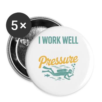 Taucher : Je fonctionne bien sous pression - Lot de 5 petits badges (25 mm) - blanc - Devant