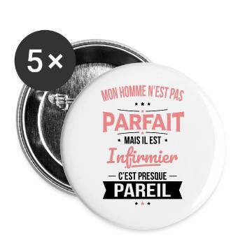Mon homme n'est pas parfait mais il est infirmier - Lot de 5 petits badges (25 mm) - blanc - Devant
