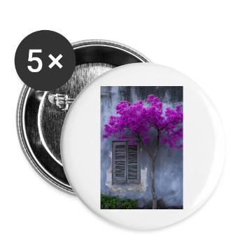 Lebendige Blüte vor rustikaler Wand - Buttons klein 25 mm (5er Pack) - Weiß - Vorne