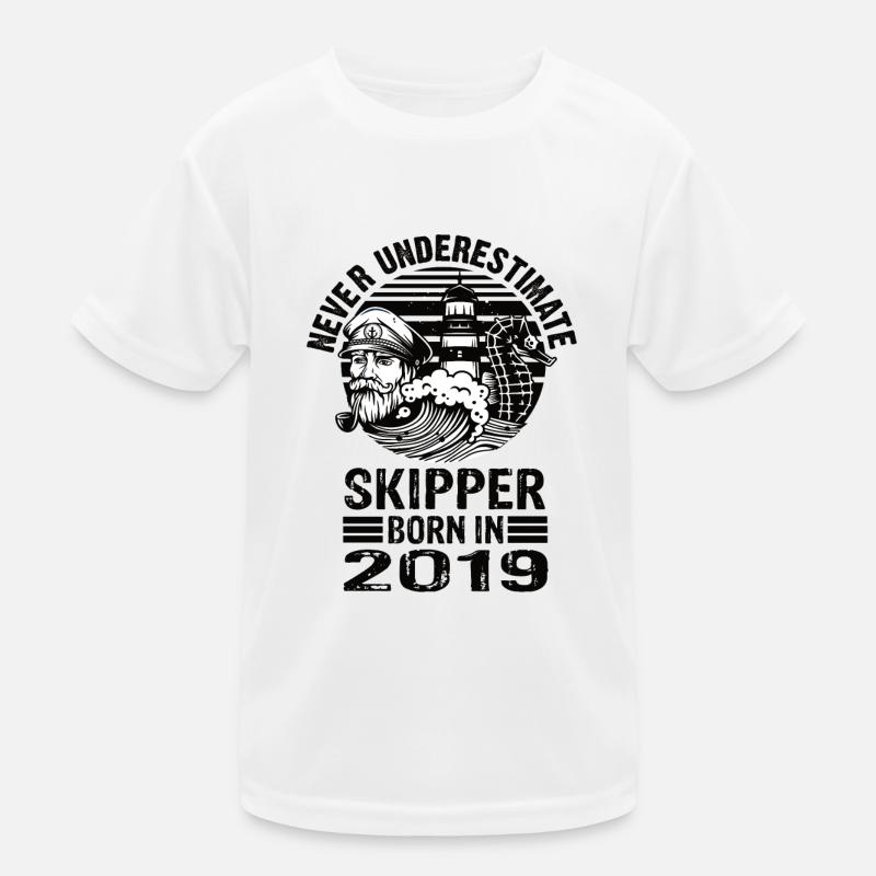 Never Underestimate Skipper born in 2019 Kinder Funktions-T-Shirt