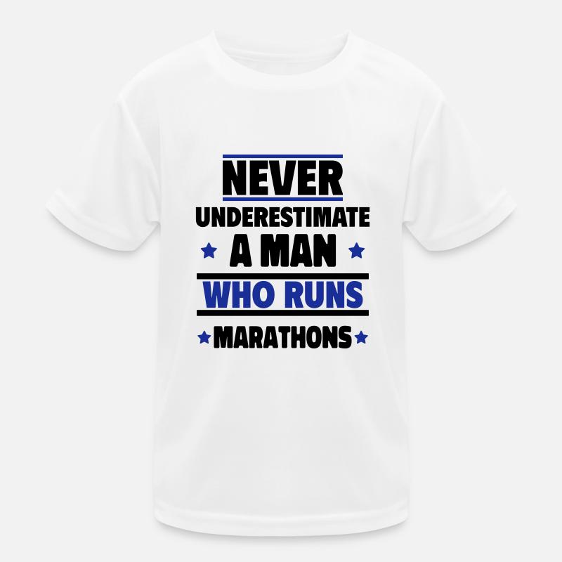 Unterschätze niemals einen Mann, der Marathons Kinder Funktions-T-Shirt