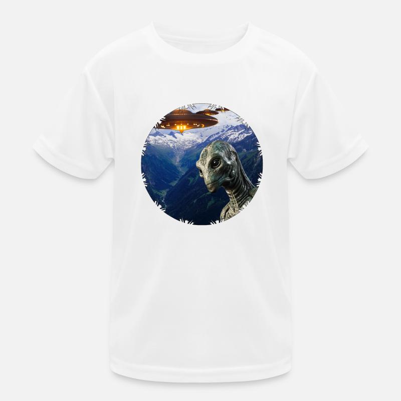 Flying saucers and aliens in camera Kids Functional T-Shirt