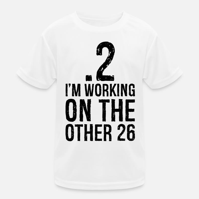 Ich arbeite an den anderen 26 Kinder Funktions-T-Shirt