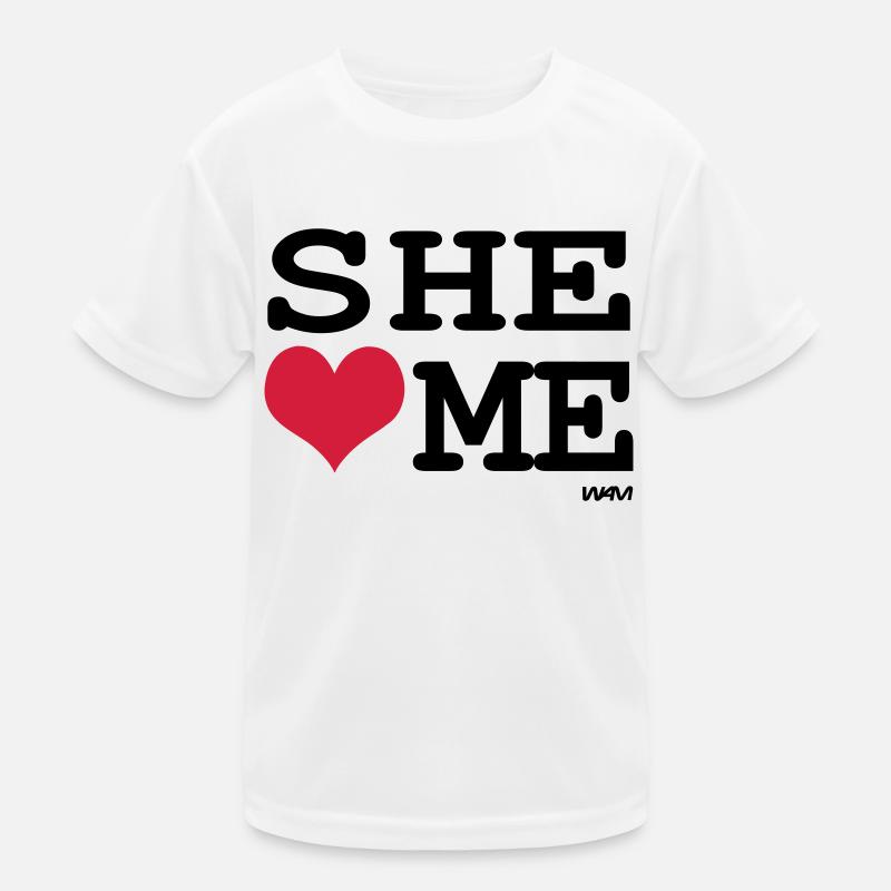 she loves me by wam Kinder Funktions-T-Shirt