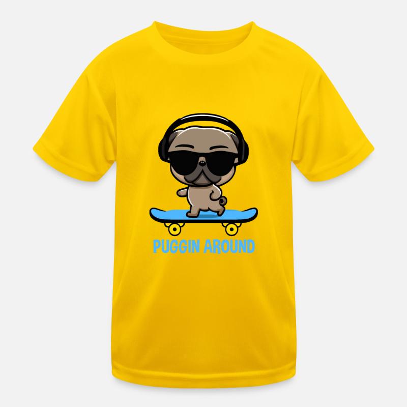 Lustiger Mops auf Skateboard mit Kopfhörern Kinder Funktions-T-Shirt