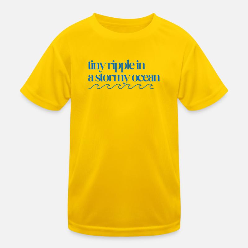Tiny ripple in a stormy ocean with waves Kinder Funktions-T-Shirt