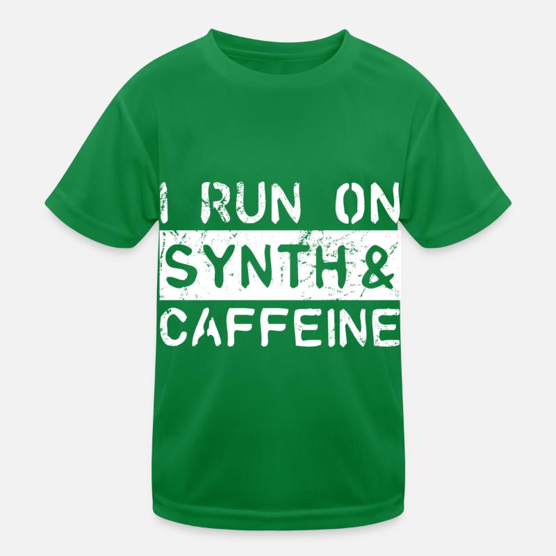I run on synth & caffeine Kinder Funktions-T-Shirt