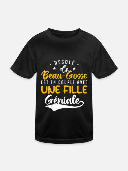 Ce beau gosse est en couple avec une fille géniale - T-shirt sport Enfant - noir - Devant