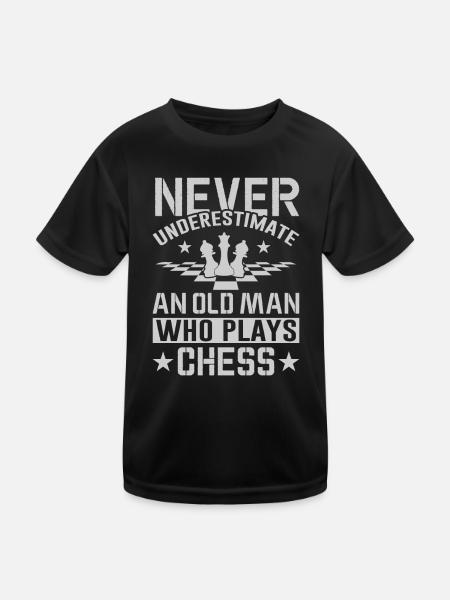 Ein alter Mann, der Schach spielt - Kinder Funktions-T-Shirt - Schwarz - Vorne