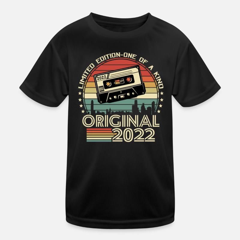 Retro B-Day Gift '22 Kinder Funktions-T-Shirt
