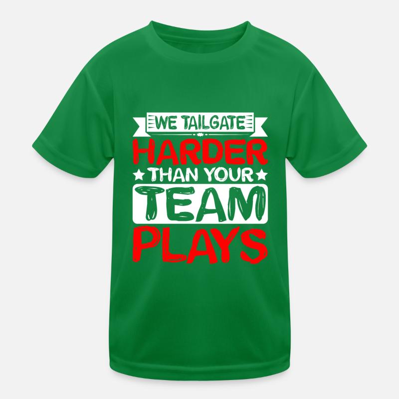 We Tailgate Harder Than Your Team Plays 2 Kinder Funktions-T-Shirt