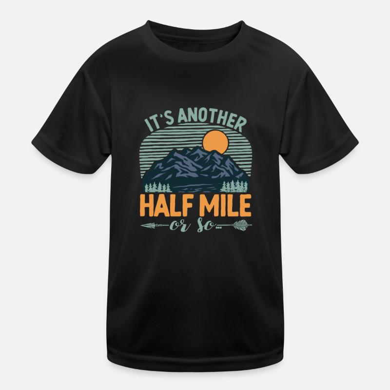 Es ist eine weitere halbe Meile oder so Bergwander Kinder Funktions-T-Shirt