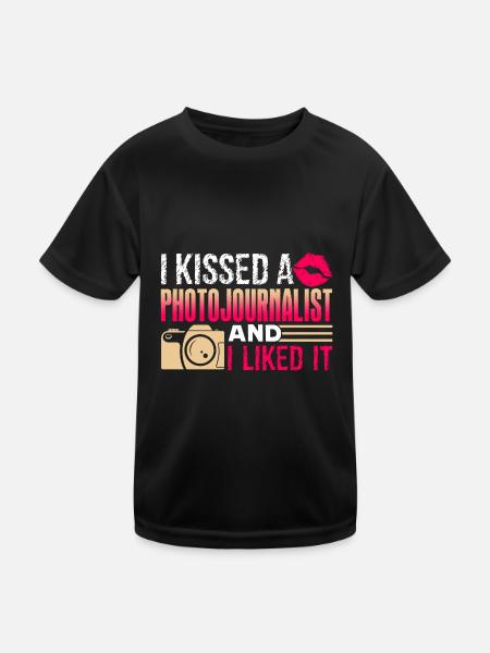 Photojournalist Kiss A Photojournalist - Kids Functional T-Shirt - black - Front