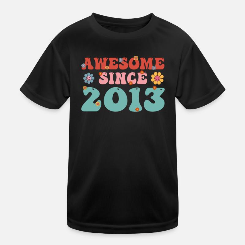 Fantastisch seit 2013 Groovy Birthday Kinder Funktions-T-Shirt