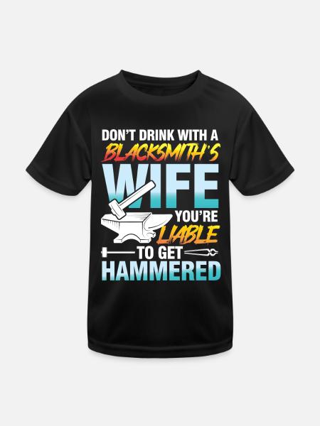 Don't Drink With A Blacksmith's Wife Liable - Kinder Funktions-T-Shirt - Schwarz - Vorne