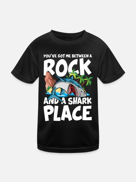 You've Got Me Between A Rock And A Shark Place - Kinder Funktions-T-Shirt - Schwarz - Vorne