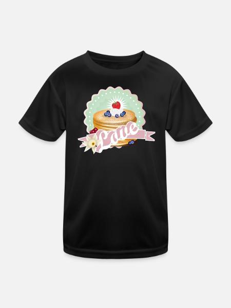 Charmantes Pancake-Motiv mit Sahne und Beeren - Kinder Funktions-T-Shirt - Schwarz - Vorne