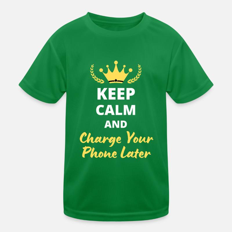 Bleiben Sie ruhig und laden Sie Ihr Telefon später auf Kinder Funktions-T-Shirt