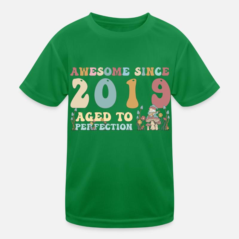 Awesome since 2019 - 4th Birthday - 2023 Groovy Kids Functional T-Shirt