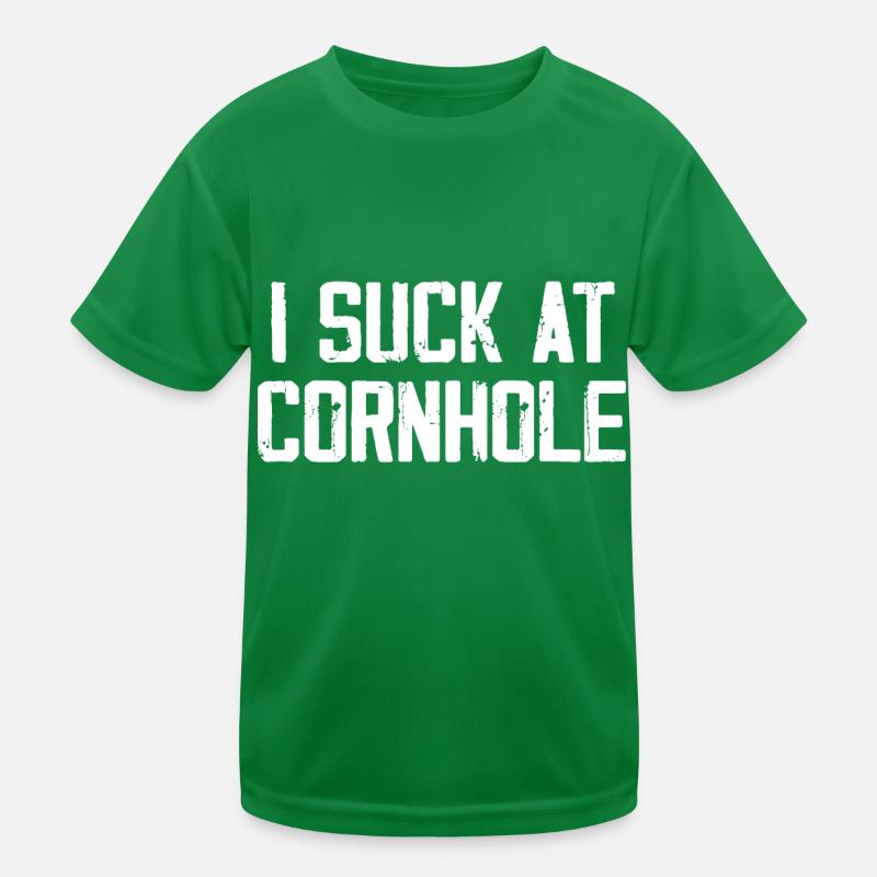 I Suck At Cornhole Kinder Funktions-T-Shirt