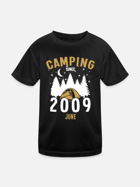Geburtstag: Camping seit Juni 2009 Zelten - Kinder Funktions-T-Shirt - Schwarz - Vorne