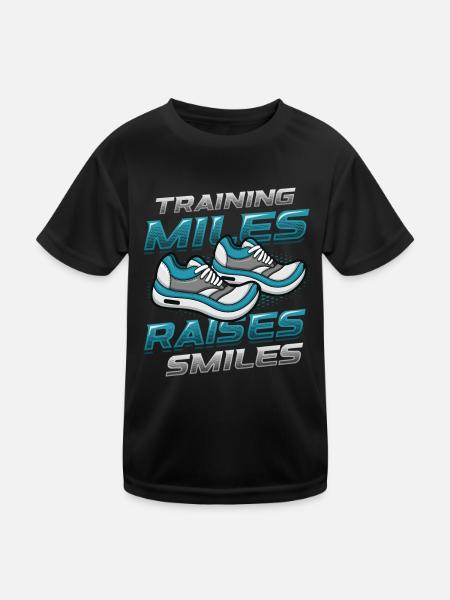 Training Miles, Raises Smiles, Marathon Laufen - Kinder Funktions-T-Shirt - Schwarz - Vorne