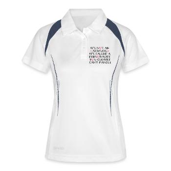 Ce n’est pas une attitude, c’est une personnalité drôle » - Polo respirant Femme - blanc/marine - Devant