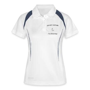 Do Not Disturb I’m Growing – Aesthetic Spruch - Frauen Polo atmungsaktiv - Weiß/Navy - Vorne