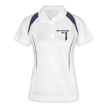 Lass sie niemals von deinem nächsten Schritt wissen. Lustige Aussage - Frauen Polo atmungsaktiv - Weiß/Navy - Vorne