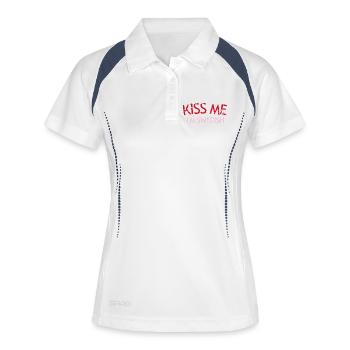 Kiss Me I’m Swedish Slogan Art - Polo respirant Femme - blanc/marine - Devant