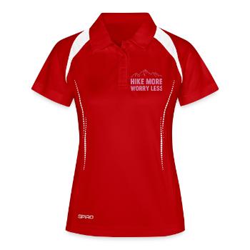 Hike more, worry less – Citation d’aventure en plein air - Polo respirant Femme - blanc/marine - Devant