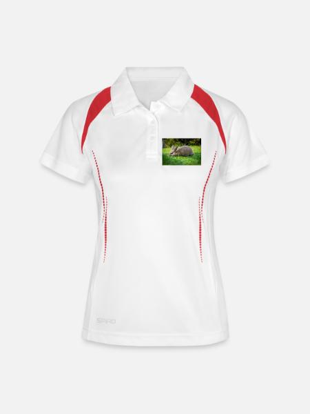 Cozy rabbit in green grass - Women's Polo breathable - white/navy