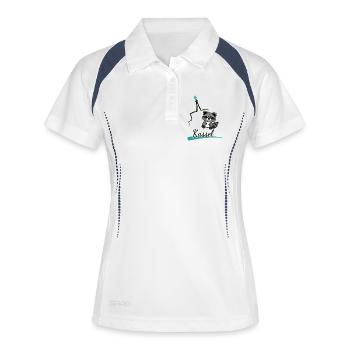 Kassel Waschbär trifft Herkules – Süßes Stadtmotiv - Frauen Polo atmungsaktiv - Weiß/Navy - Vorne