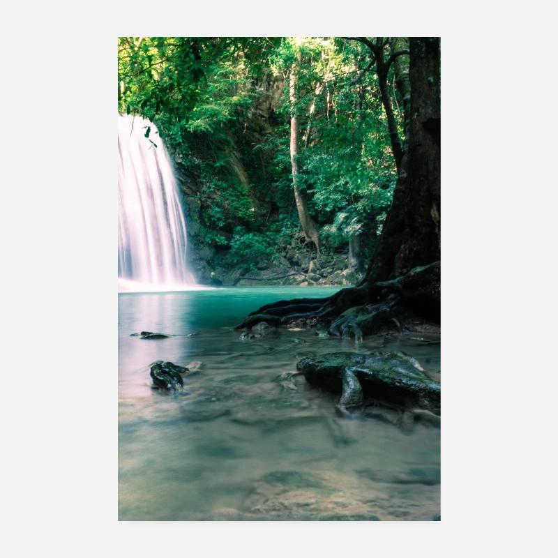 Cascade verte dans la forêt Poster 20 x 30 cm