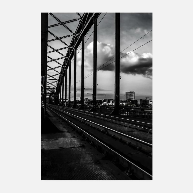 Schwarzweiß Eisenbahnbrücke Poster 20x30 cm