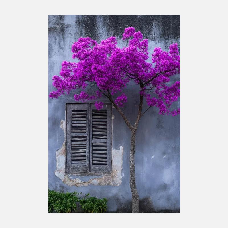 Lebendige Blüte vor rustikaler Wand Poster 20x30 cm