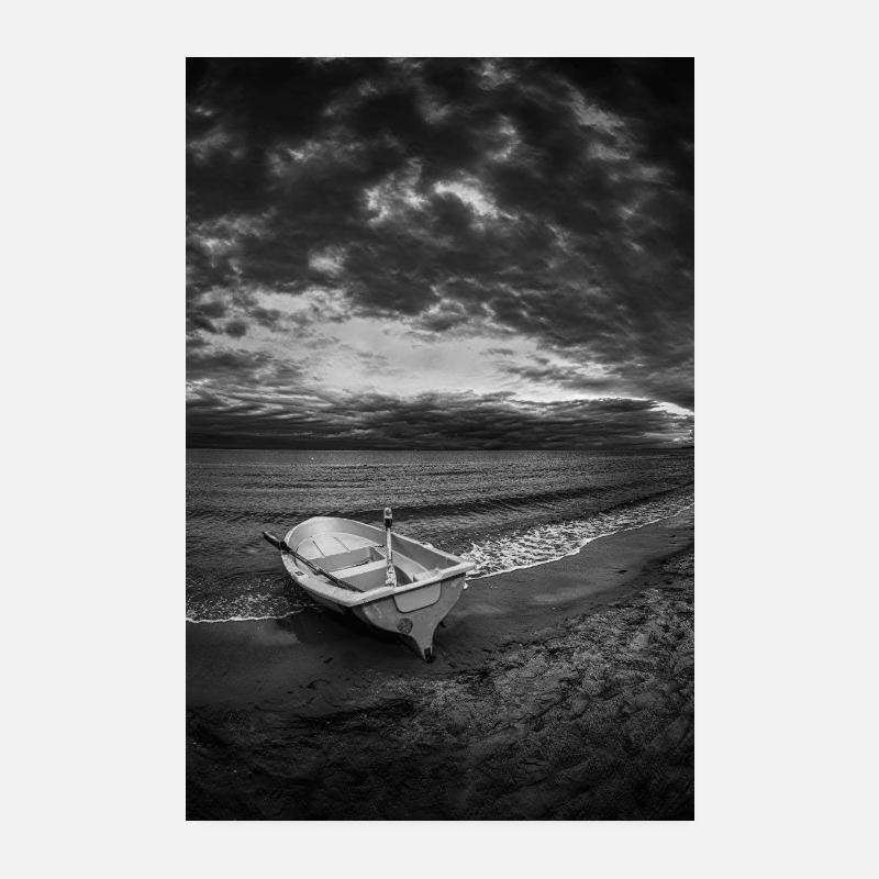 Un bateau sur une rive sombre Poster 20 x 30 cm